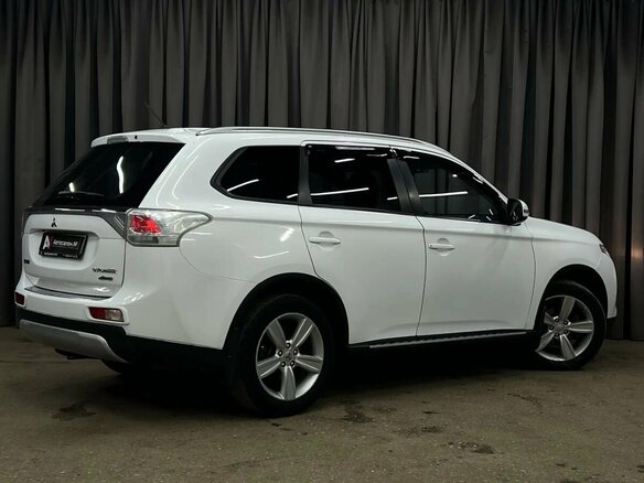 2014 Mitsubishi Outlander III Рестайлинг, белый, 1049888 рублей - вид 3