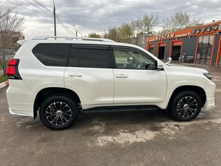 2017 Toyota Land Cruiser Prado 150 Series Рестайлинг 2, белый, 5300000 рублей, вид 4