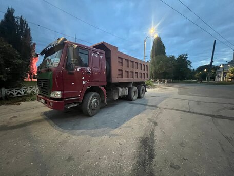2007 Sinotruk Howo A5, красный, 990000 рублей, вид 2