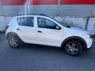 2021 Renault Sandero Stepway II Рестайлинг, белый, 950000 рублей, вид 4