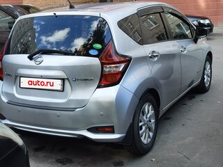 2019 Nissan Note e-Power II Рестайлинг, серебристый, 1250000 рублей, вид 4
