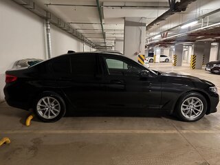 2019 BMW 5 серии 520d xDrive VII (G30/G31/G38), чёрный, 3890000 рублей, вид 4