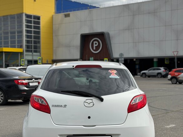 2011 Mazda 2 II Рестайлинг (DE2), белый - вид 3