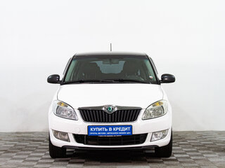 2013 Skoda Fabia II Рестайлинг, белый, 699000 рублей, вид 2