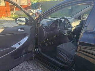 2013 Hyundai Solaris I, чёрный, 730000 рублей, вид 5