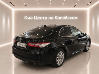 2021 Toyota Camry VIII (XV70) Рестайлинг, чёрный, 3195000 рублей, вид 4