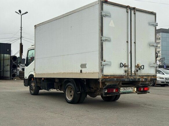 2011 Nissan Cabstar, белый - вид 3