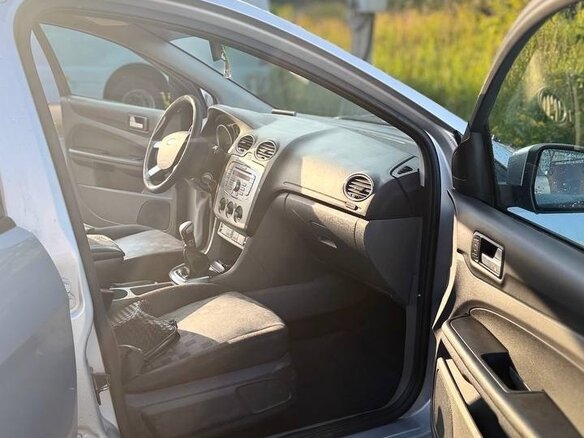 2009 Ford Focus II Рестайлинг, серебристый, 460000 рублей - вид 6