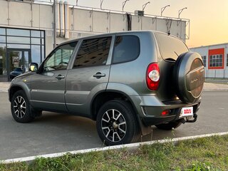 2017 Chevrolet Niva I Рестайлинг, серый, 580000 рублей, вид 4