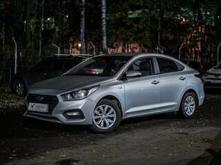 2018 Hyundai Solaris II, серебристый, 690000 рублей, вид 1