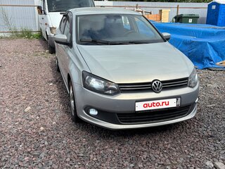 2013 Volkswagen Polo V, серебристый, 700000 рублей, вид 3