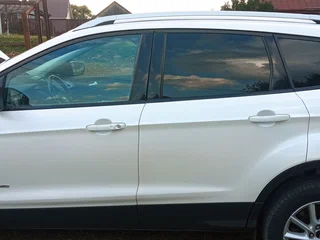 2017 Ford Kuga II Рестайлинг, белый, 1500000 рублей, вид 4