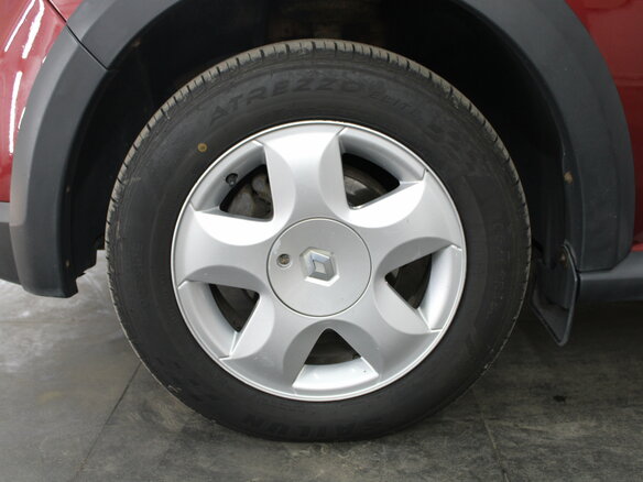 2012 Renault Sandero Stepway I, красный, 756000 рублей - вид 13