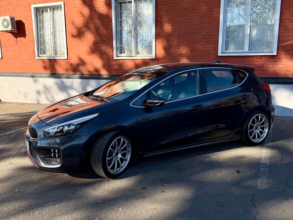 2017 Kia Ceed GT I Рестайлинг, серый, 1290000 рублей - вид 2