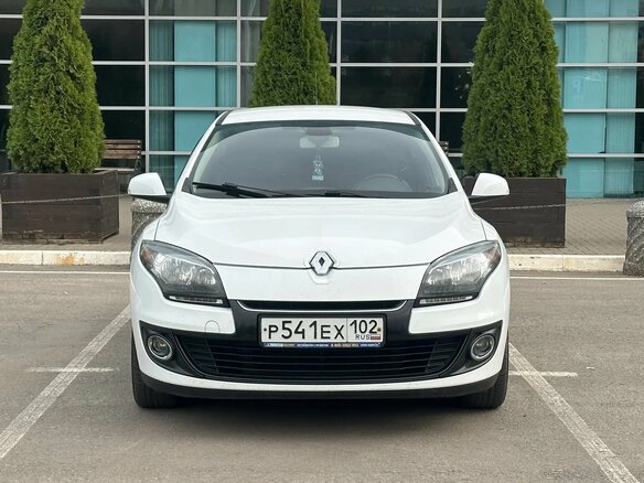 2013 Renault Megane III Рестайлинг, белый, 620000 рублей - вид 1