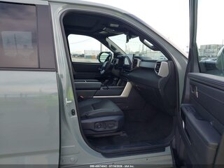 2025 Toyota Tundra CrewMax III, серый, 6550000 рублей, вид 5