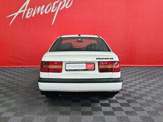 1995 Volkswagen Passat B4, белый, 199000 рублей, вид 4