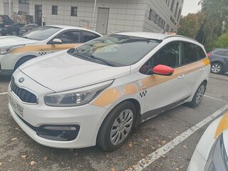 2017 Kia Ceed II Рестайлинг, белый, 700000 рублей, вид 1