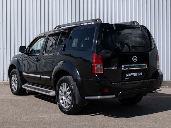 2011 Nissan Pathfinder III Рестайлинг, чёрный - вид 1