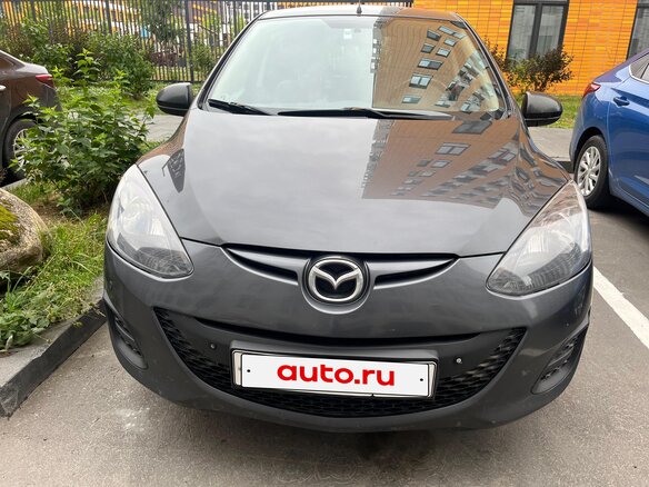 2013 Mazda 2 II Рестайлинг (DE2), серый, 900000 рублей