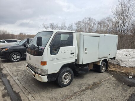 1996 Toyota Dyna, белый, 1570000 рублей, вид 2