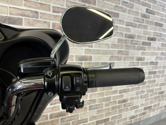 2011 Harley-Davidson Electra Glide, красный, 1095000 рублей - вид 12