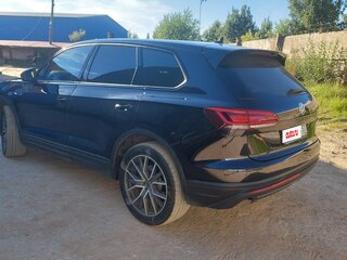 2019 Volkswagen Touareg III, чёрный, 4400000 рублей, вид 5
