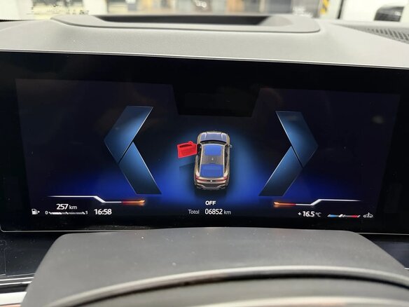 2025 BMW X6 40i III (G06) Рестайлинг, серый, 15850000 рублей - вид 11