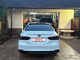 2018 Toyota Camry VIII (XV70), белый, 2500000 рублей, вид 4