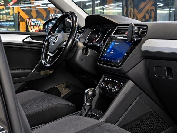 2017 Volkswagen Tiguan II, серый, 1999999 рублей - вид 10