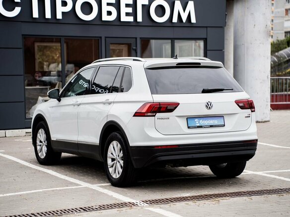 2017 Volkswagen Tiguan II, белый, 2418000 рублей - вид 3