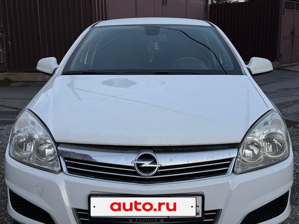 2011 Opel Astra H Рестайлинг, белый, 450000 рублей - вид 2