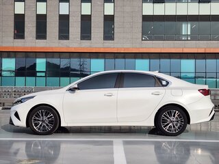 2022 Kia K3 II Рестайлинг, белый, 1538000 рублей, вид 2