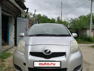2010 Toyota Vitz II (XP90), серый, 490000 рублей, вид 2