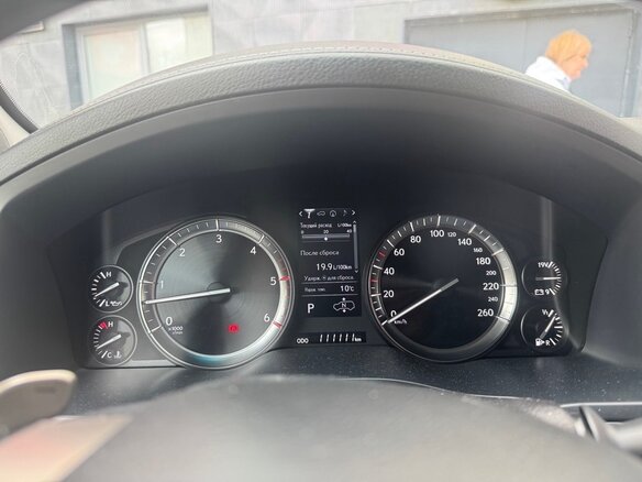 2017 Lexus LX 450d III Рестайлинг 2, белый, 7200000 рублей - вид 17
