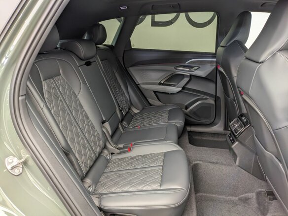 2026 Audi Q5 L III (GU), зелёный, 7350000 рублей - вид 12