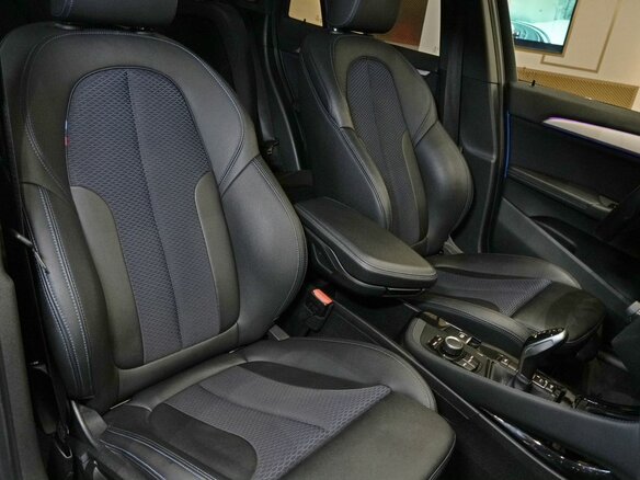 2019 BMW X1 20i xDrive II (F48) Рестайлинг, синий, 2790000 рублей - вид 15