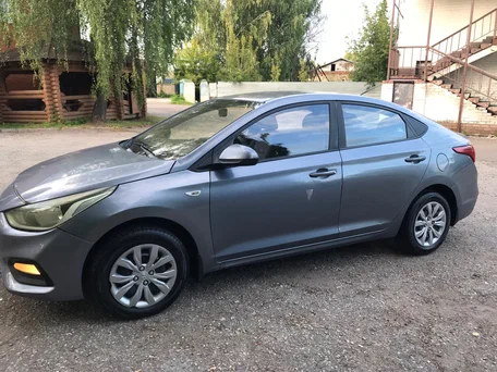 2017 Hyundai Solaris II, серый, 725000 рублей, вид 3