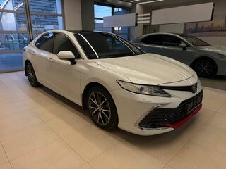 2021 Toyota Camry VIII (XV70) Рестайлинг, белый, 3500000 рублей, вид 3