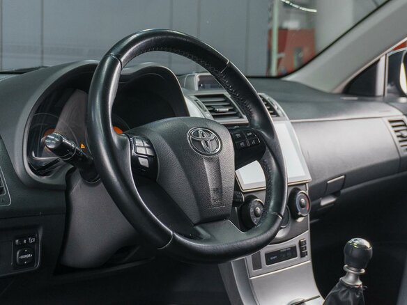 2011 Toyota Corolla X (E140, E150) Рестайлинг, серебристый, 1039000 рублей - вид 11