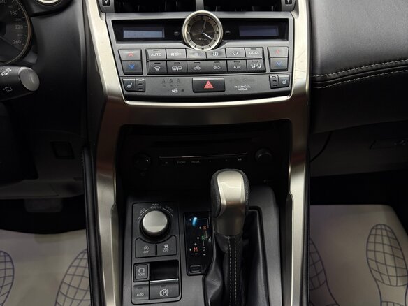 2017 Lexus NX 200 I Рестайлинг, белый, 2600000 рублей - вид 30