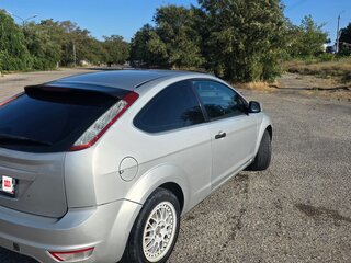 2010 Ford Focus II Рестайлинг, серебристый, 370000 рублей, вид 4