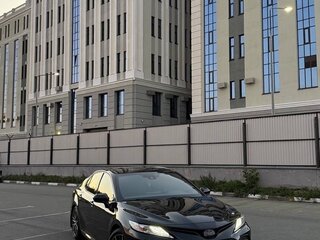 2021 Toyota Camry VIII (XV70) Рестайлинг, чёрный, 3130000 рублей, вид 2