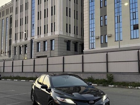 2021 Toyota Camry VIII (XV70) Рестайлинг, чёрный, 3130000 рублей, вид 2