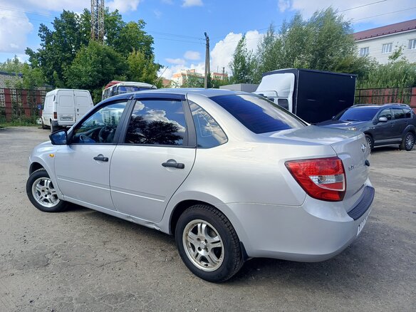 2017 Lada (ВАЗ) Granta I, серебристый, 333000 рублей - вид 3