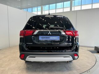 2020 Mitsubishi Outlander III Рестайлинг 3, чёрный, 2300000 рублей, вид 4