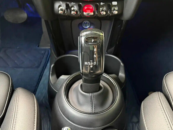 2023 Mini Hatch Cooper III (F55/F56) Рестайлинг 2, синий, 2340275 рублей - вид 12