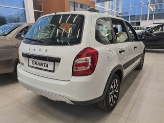 2026 Lada (ВАЗ) Granta Cross I Рестайлинг, белый, 1226900 рублей, вид 4