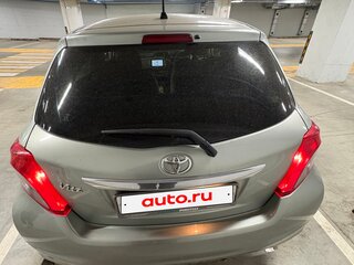 2011 Toyota Vitz III (XP130), зелёный, 520000 рублей, вид 2