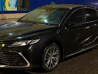 2023 Toyota Camry VIII (XV70) Рестайлинг, чёрный, 3300000 рублей, вид 1